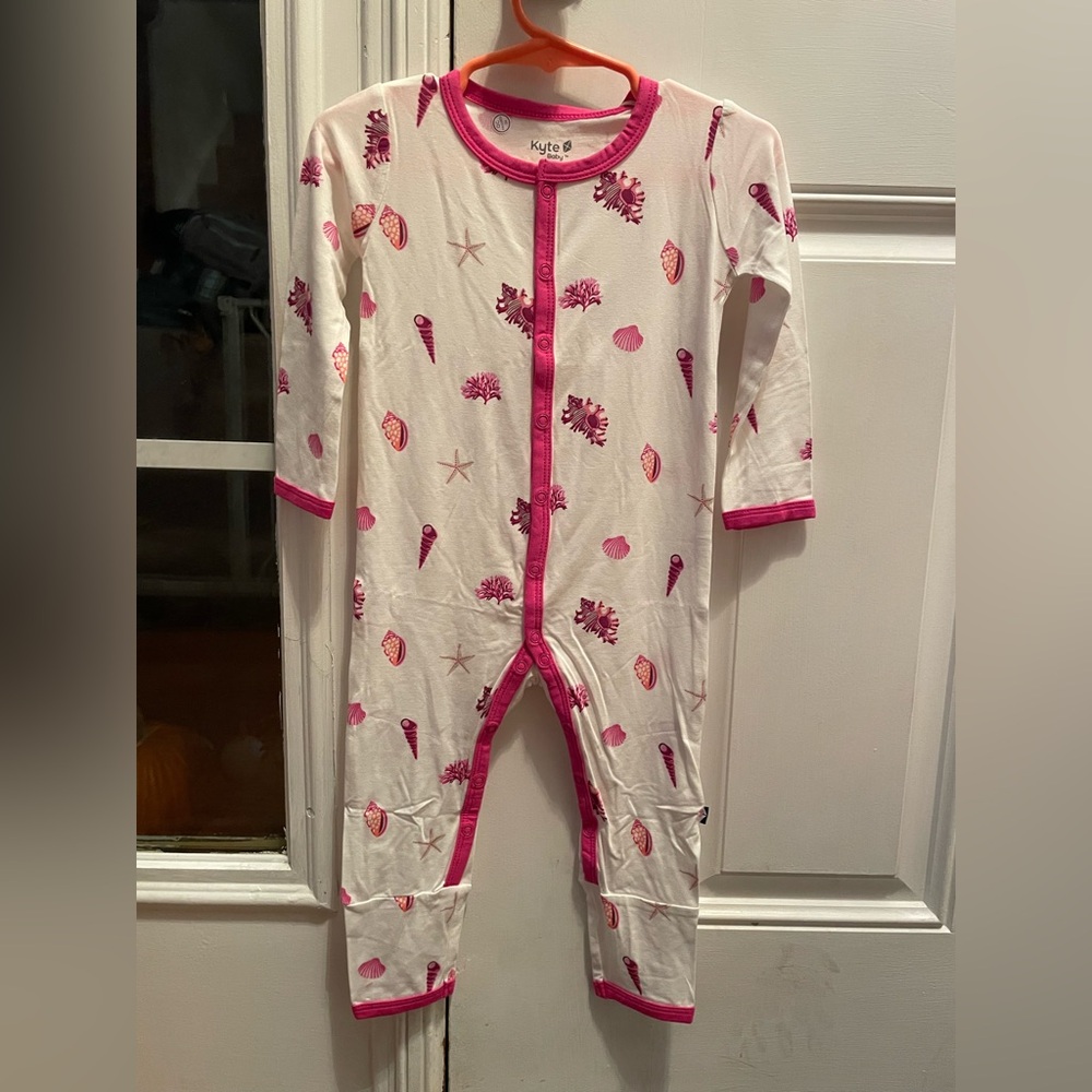 Kyte baby button romper raspberry shell NWT